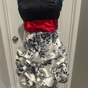 Strapless Black, White & Red Floral Bubble Dress – Women’s Small